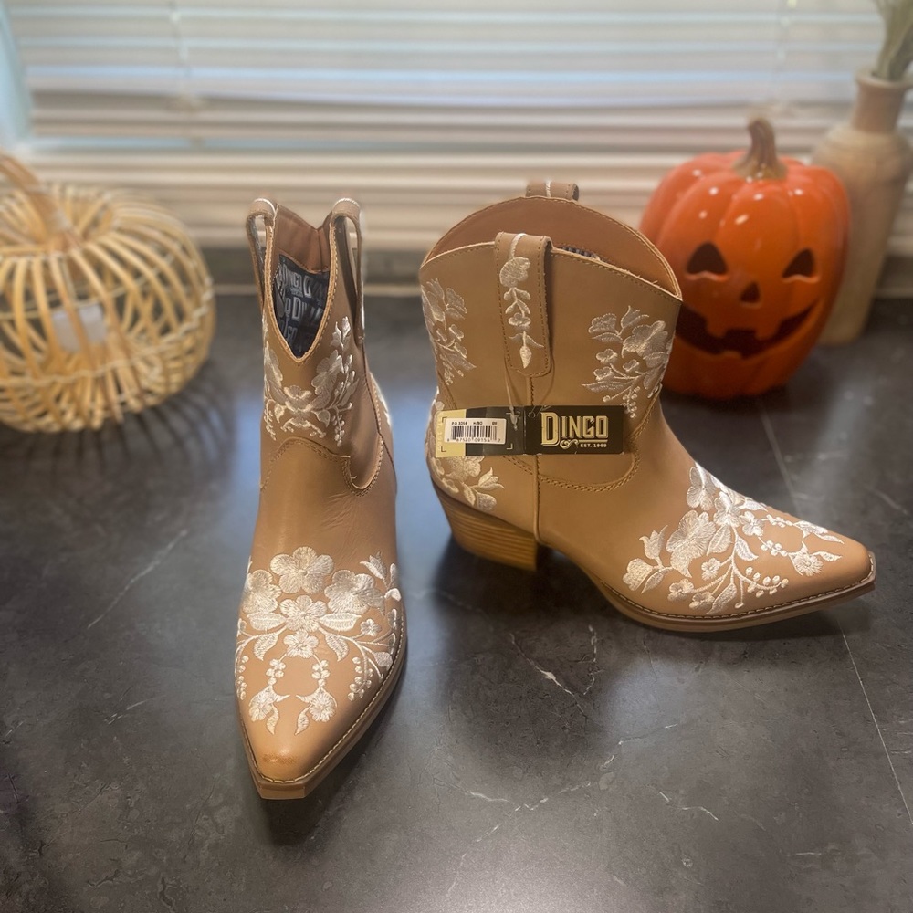 DINGO cowgirl boots size 7
